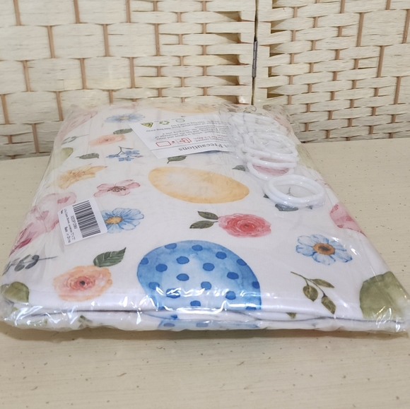 NIP Easter Shower Curtain With Hooks 72" X 72" - Picture 6 of 7